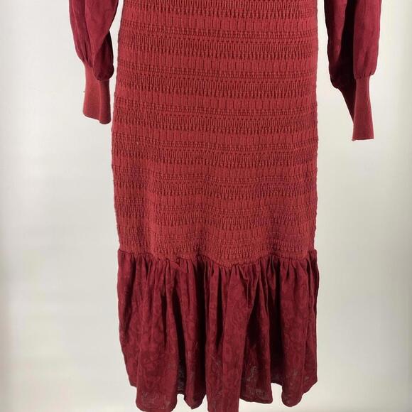 Chic Smocked Midi Dress - Perfect for Any Occasion - Picture 3 of 7